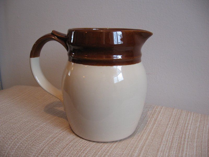 22 POTTERY PITCHER MC COY USA #1272