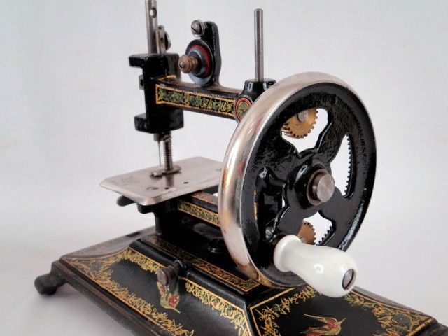 Antique Muller? German Childs Toy Cast Iron Miniature Sewing Machine W 