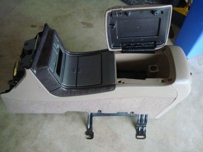   06 YUKON DENALI TAN COLOR CENTER CONSOLE W/SUB tahoe gm SIERRA DENALI