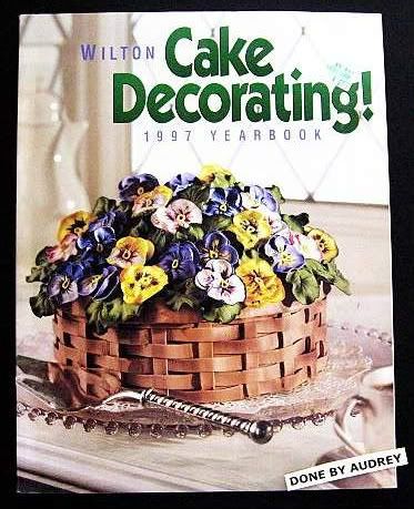 WILTON CAKE DECORATING 1997 Yearbook EUC  