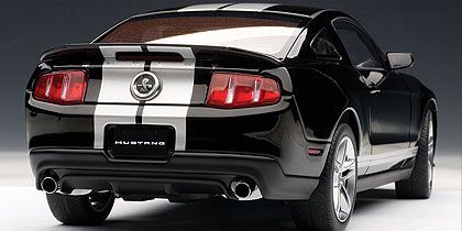 FORD SHELBY MUSTANG GT500 2010 BLACK WITH SILVER STRIPES 118 AUTOART 