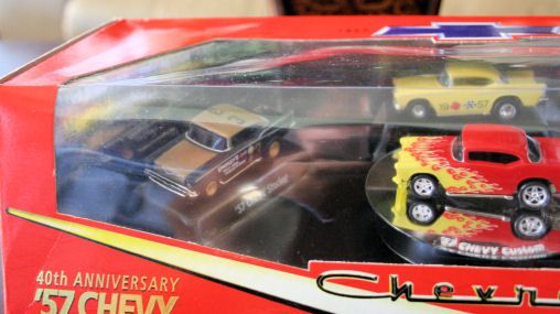 LE Hot Wheels 57 CHEVY 40TH ANNIVERSARY Oldies car set Hotwheels Turn 