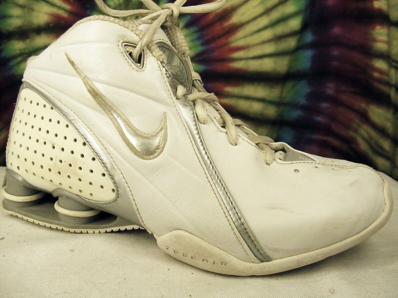 size 9 ladies white NIKE ZOOM AIR SHOX basketball shoes  