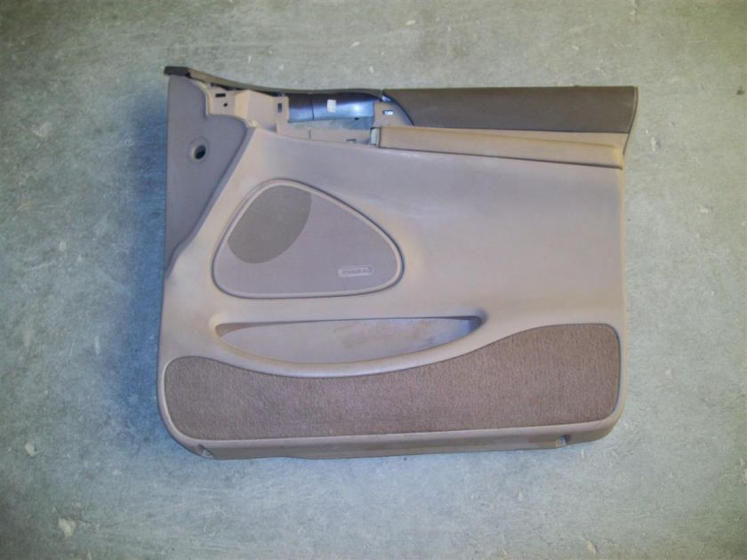 95 96 97 98 Ford Windstar RH Front Interior Door Panel  