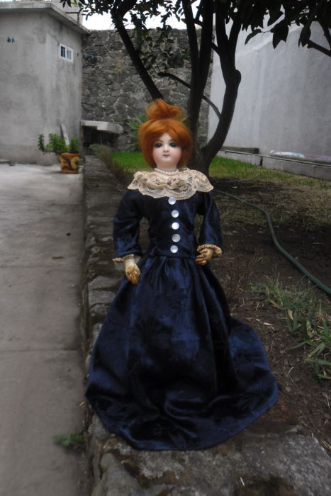 STUNNING ANTIQUE FRENCH FASHION PORTRAIT DOLL, BEAUTIFUL  