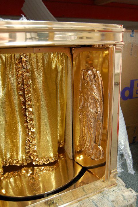 Restored Tabernacle Kneeling Angels + chalice co. +  