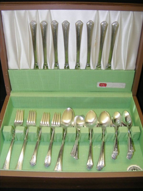   Edwards Spring Garden Silverplate Flatware 50pc Chest / Box  