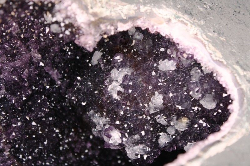 AMETHYST GEODE/W WHITE CALCITE KEIKI HEALING AMG 2675  