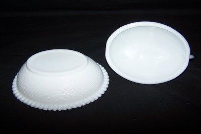 beautiful art milk glass 2pc hen on a nest