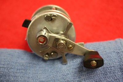 You are bidding on a vintage (abu ambassadeur 2500c baitcaster) in 