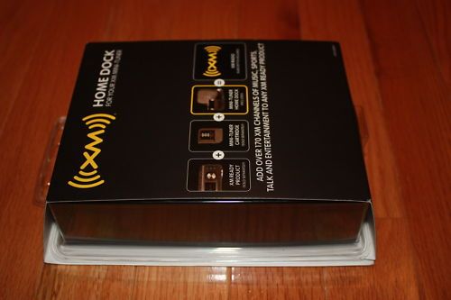 Brand NEW XM Mini Tuner Home Dock & Antenna CNP2000H  