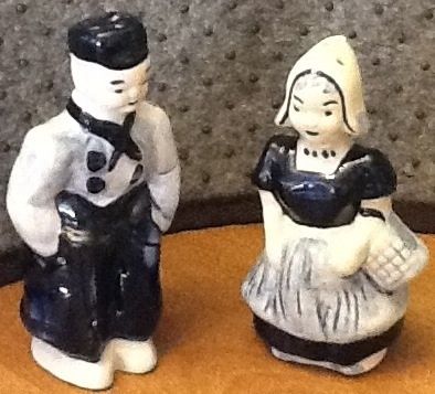 Delft   Holland SALT & PEPPER SET   DUTCH COUPLE  