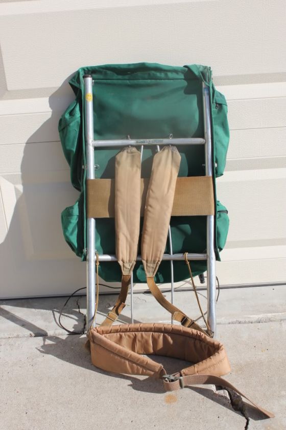 CAMP TRAILS 32 Frame Canvas BACK PACK Vtg Camping BAG  