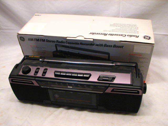 OLD SKOOL GE STEREO RADIO BOOMBOX 3 5624 IOB AM/FM/CASS  